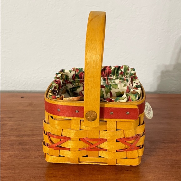 Longaberger Holiday Basket - Picture 4 of 10